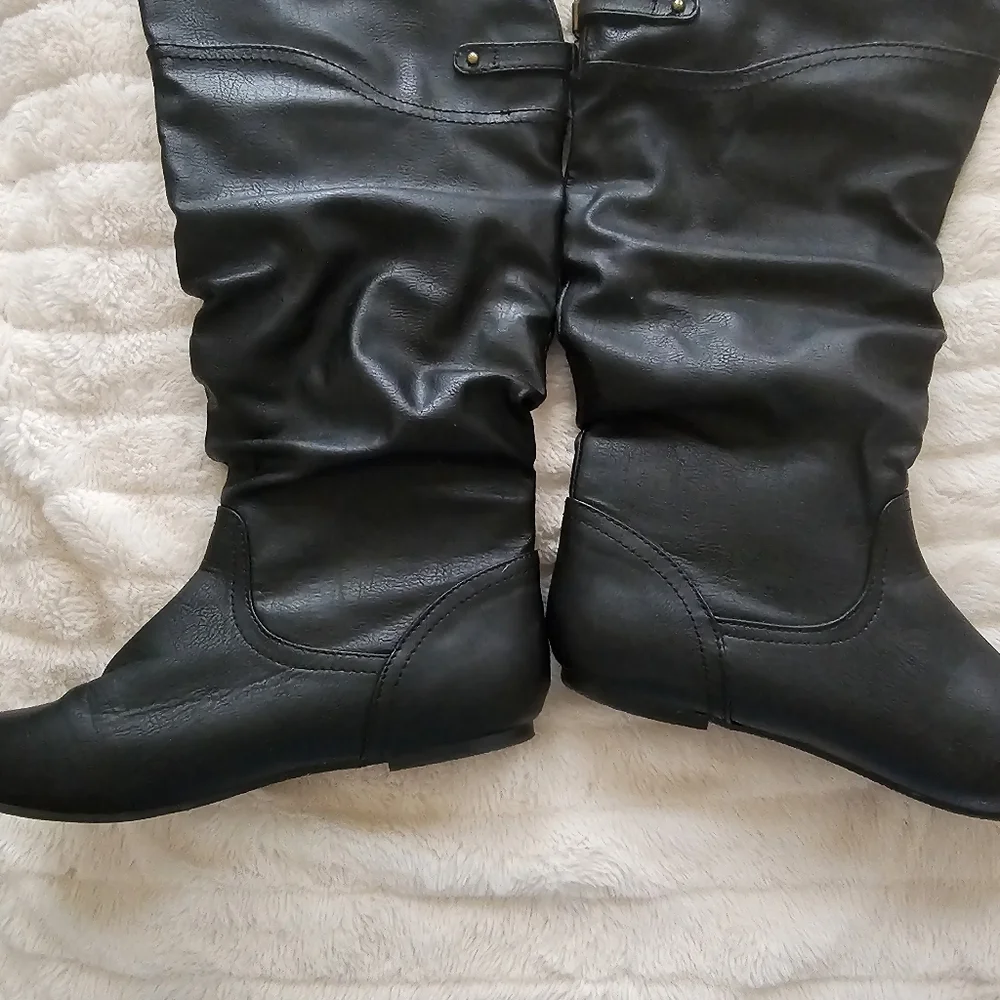 Boots - Picture 2 of 5
